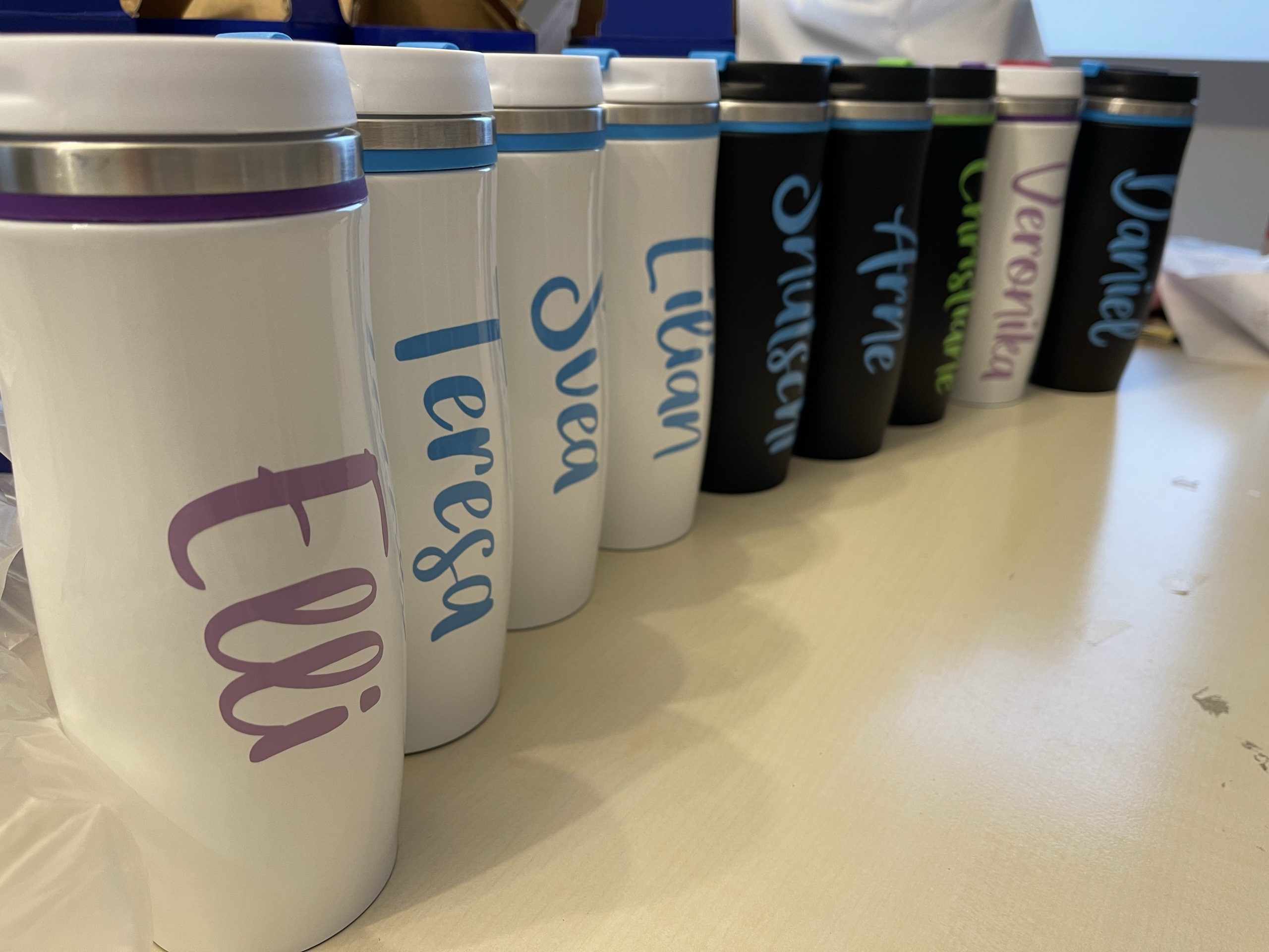 Personalisierter To-Go-Becher mit Namen – Bild 7