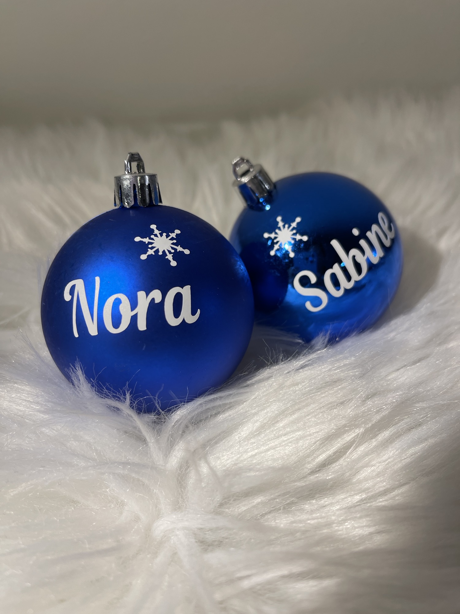 Personalisierte Weihnachtskugel aus Kunststoff – Bild 11