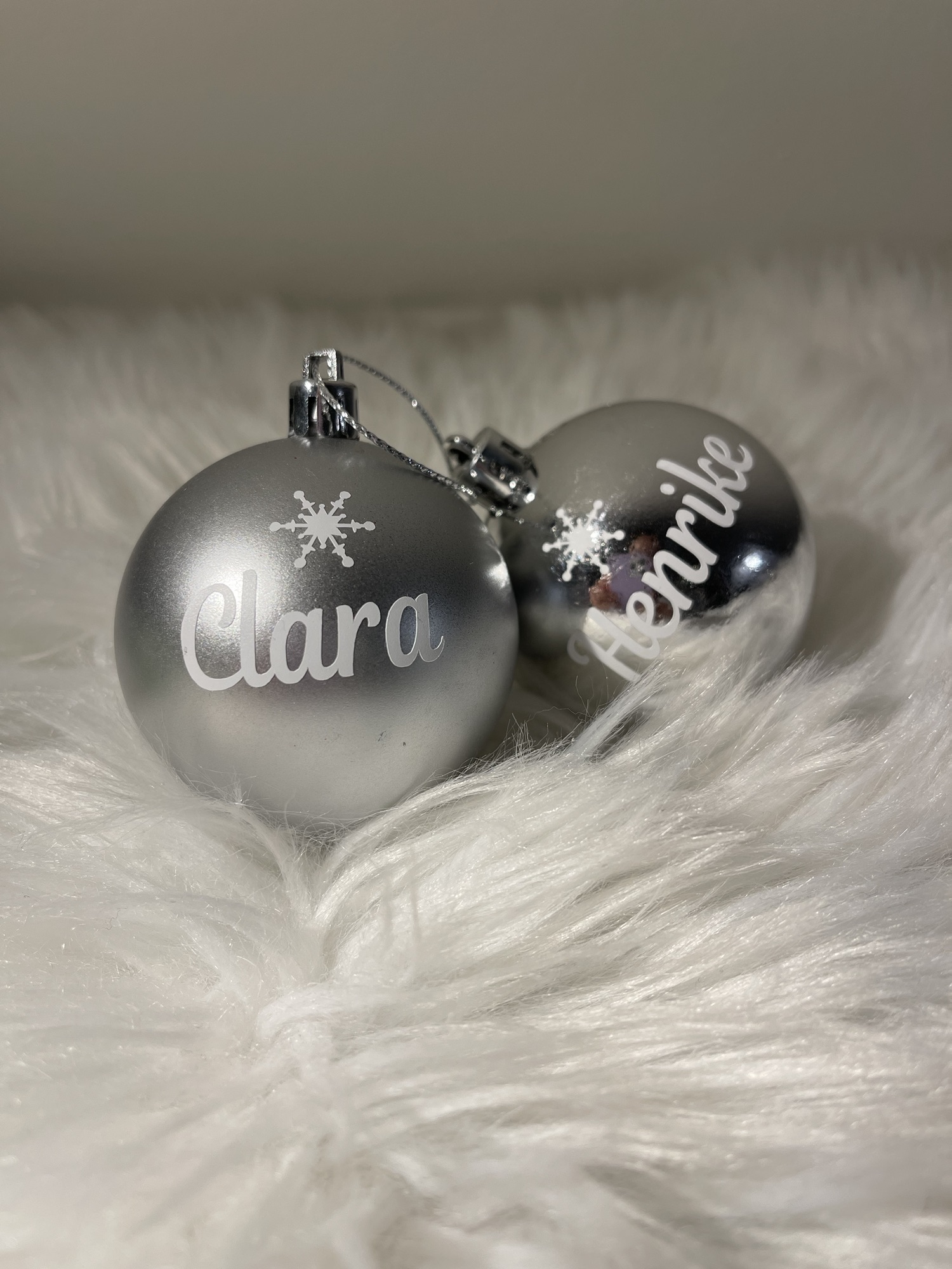 Personalisierte Weihnachtskugel aus Kunststoff – Bild 8